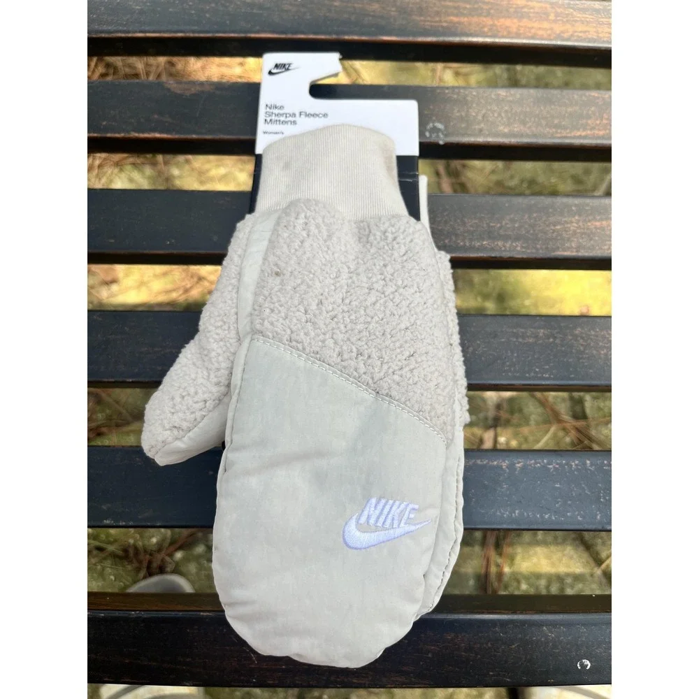 Nike Sherpa Fleece Mittens Womens XS/S Beige White Winter Warm Gloves New